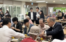 ���ư��� ������ �̻���, ���� 80�ֳ� �¾� ������ �ֱ����� ����